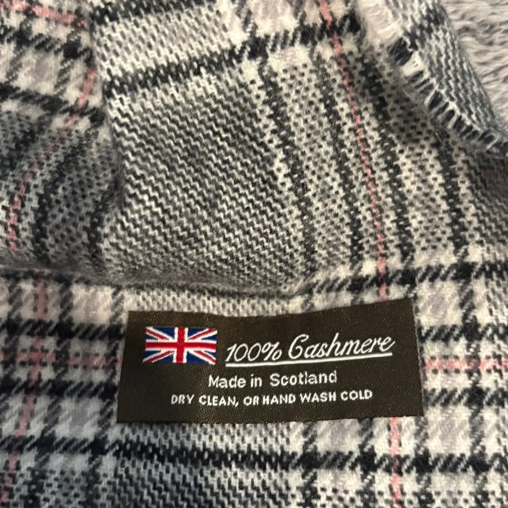 Cashmere Scarf Plaid Fringe Made in Scotland Quiet Luxury Preppy Classic 21257